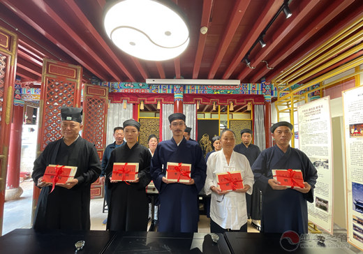 昆明市道教界组织开展“爱党爱国爱社会主义”主题教育活动