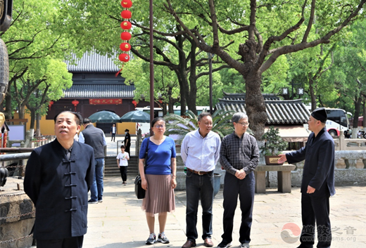 无锡市委统战部胡晓一行到苏州玄妙观调研