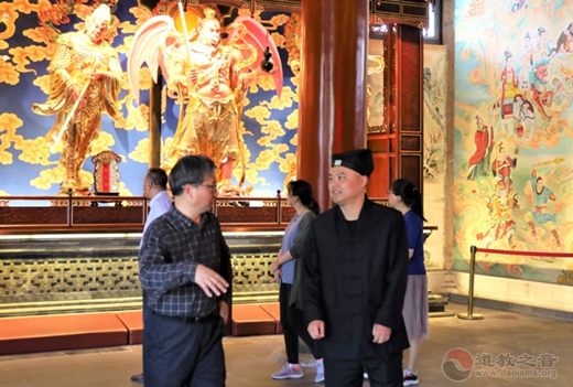 无锡市委统战部胡晓一行到苏州玄妙观调研