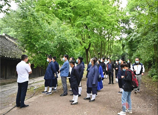参观息烽集中营遗址
