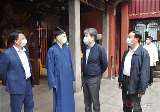 上海市政府副秘书长黄永平到上海城隍庙走访调研