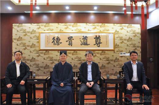 上海市政府副秘书长黄永平到上海城隍庙走访调研