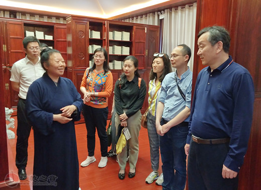 河海大学国际教育学院党总支赴茅山乾元观开展党日活动
