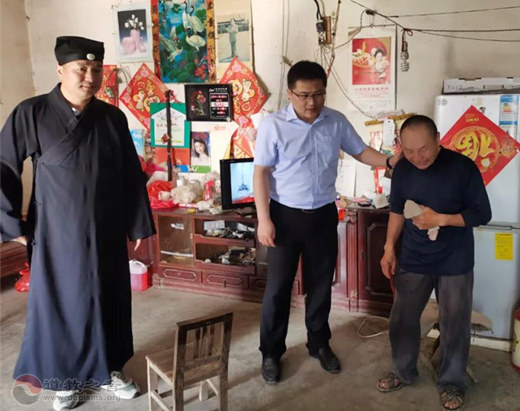 山东省临沂市道协开展五月份“每月一善 扶危济困”慈善活动