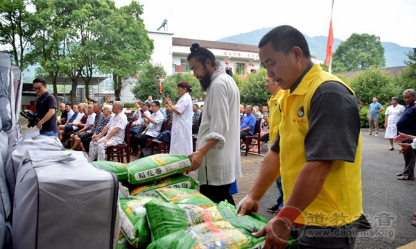 “感党恩 报桑梓 同心共筑中国梦”爱心捐赠活动在益阳市桃江县浮邱山敬老院举行-道音文化