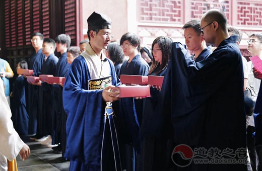 上海白云观隆重举行第四批清信弟子皈依仪式
