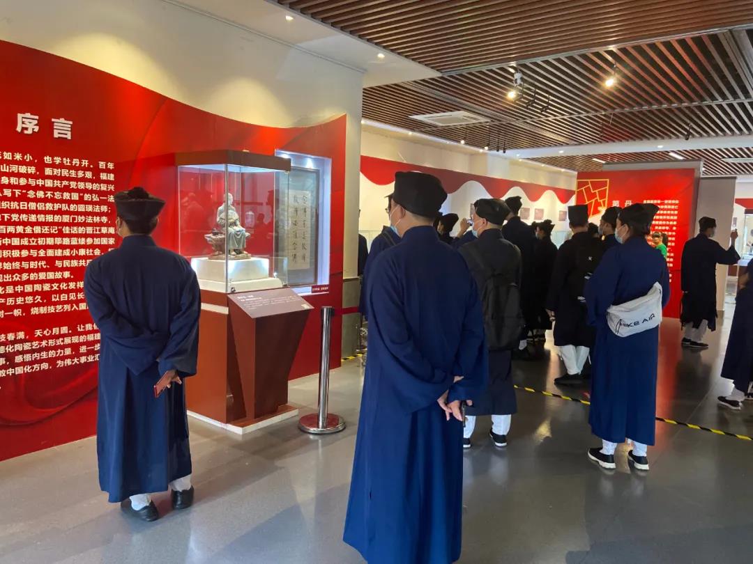 海峡道教学院师生参观福建宗教爱国故事陶瓷艺术展-道音文化
