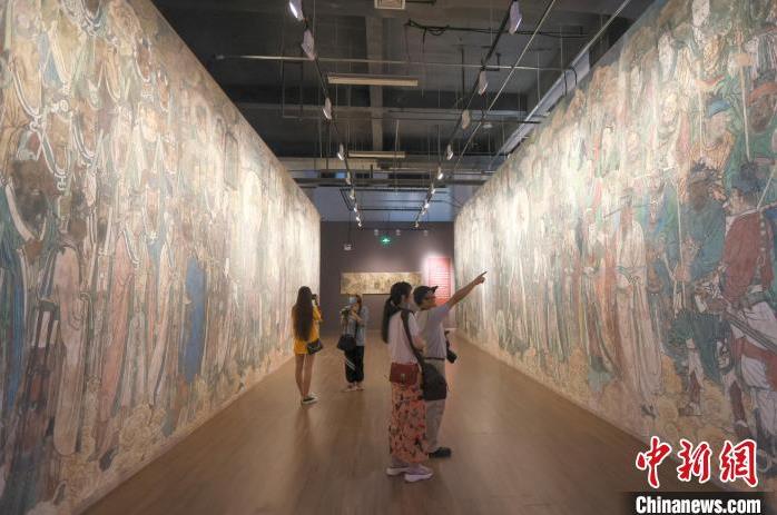 民众参观“观妙入真——永乐宫保护与传承特展”。张云 摄