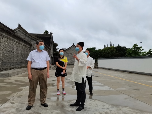 江苏省泰州市民宗局局长检查宗教活动场所疫情防控及防汛防台风工作-道音文化