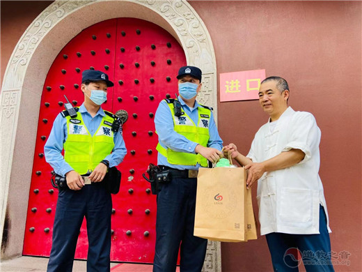 上海白云观慰问黄浦一线执勤交警