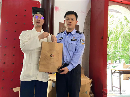 上海白云观慰问黄浦一线执勤交警