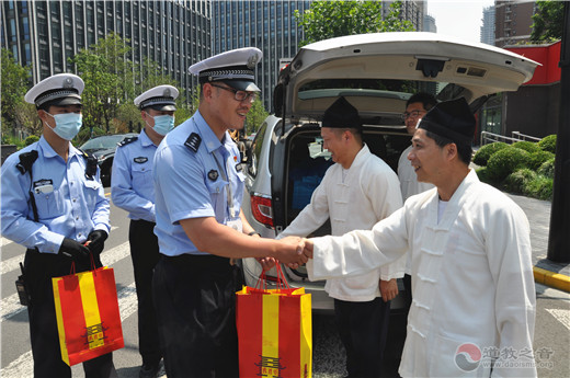 上海城隍庙慰问交警、城管一线执法队伍-道音文化