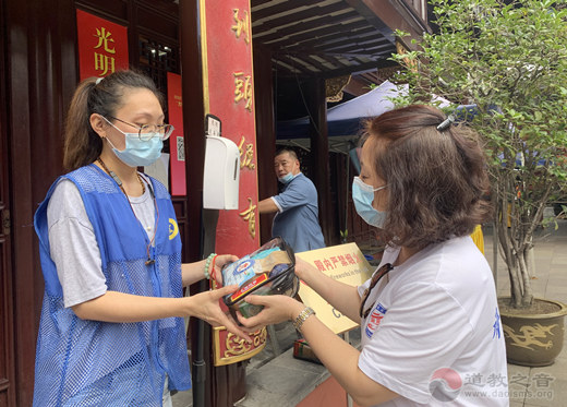 上海城隍庙慈爱功德会举行暑期探望活动