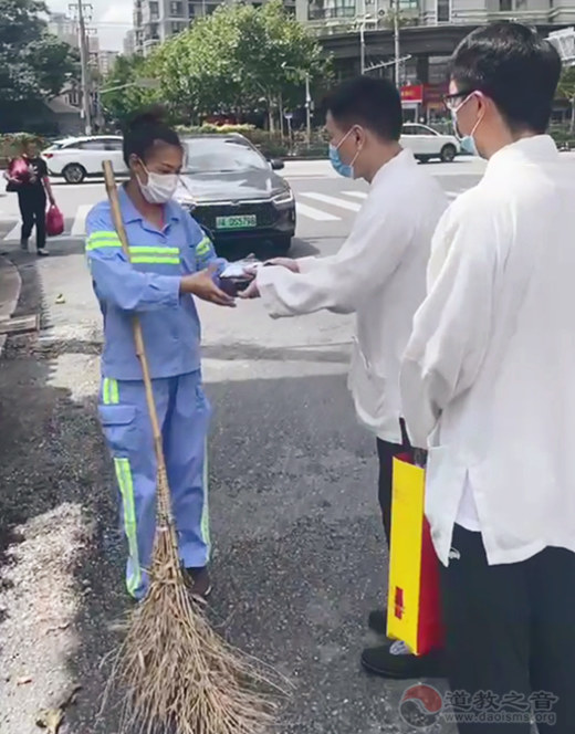 上海城隍庙慈爱功德会举行暑期探望活动