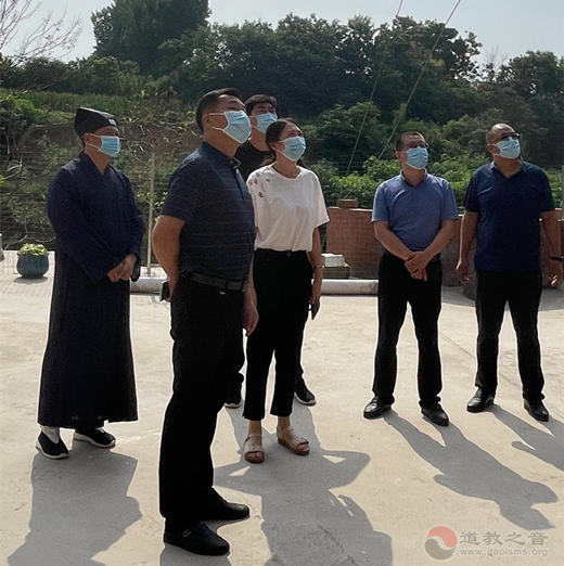 河南省新乡市民宗局赴辉县市老君洞检查疫情防控“双暂停”工作落实情况
