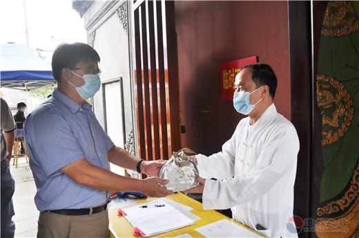 上海市黄浦区民宗办领导到上海城隍庙慰问教职人员-道音文化