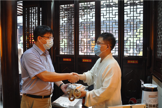 上海市黄浦区民宗办领导到上海城隍庙慰问教职人员-道音文化