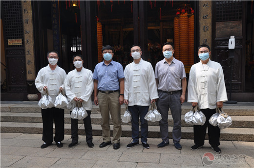 上海市黄浦区民宗办领导到上海城隍庙慰问教职人员-道音文化