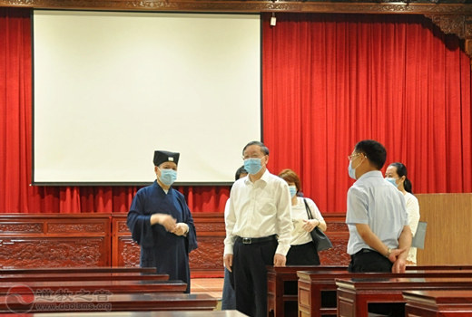 上海市政协副主席钱锋赴钦赐仰殿走访调研