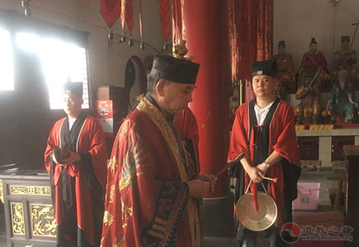 南京方山洞玄观举行纪念抗日战争暨世界反法西斯战争胜利76周年和平祈祷法会