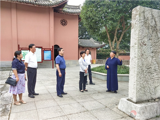 江苏省委统战部副部长马连美调研茅山乾元观