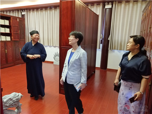 江苏省委统战部副部长马连美调研茅山乾元观