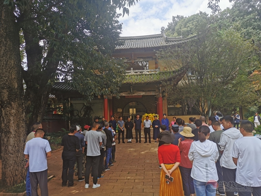 云南省道教协会龙泉观开展中秋慰问活动