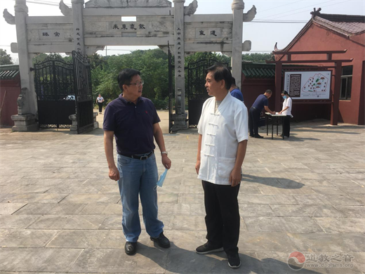 镇江市民宗局副局长王明法一行到润州道院检查安全工作