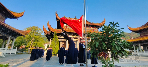 南岳坤道学院举行升国旗仪式喜迎国庆-道音文化