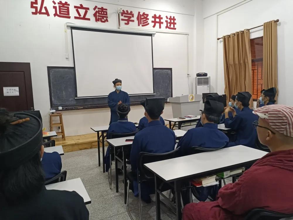 海峡道教学院举行“慈悲与勇猛”国庆主题班会-道音文化