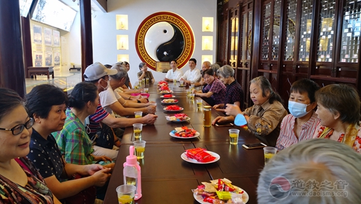 上海城隍庙慈爱功德会“齐同慈爱 重阳·尊老”活动纪录