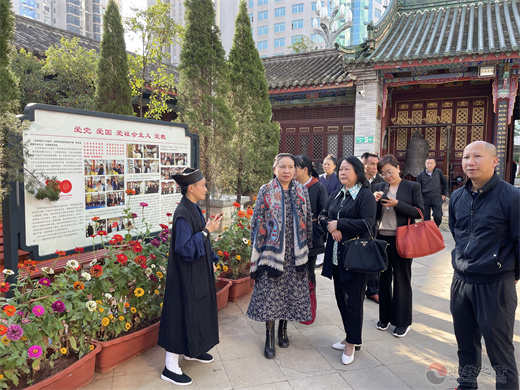 昆明市政协民族宗教界别委员一行莅临真庆观视察“五进”工作