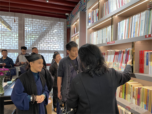 昆明市政协民族宗教界别委员一行莅临真庆观视察“五进”工作