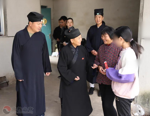 山东省临沂市道教协会开展秋季“弘道济世 慈爱助学”慈善活动