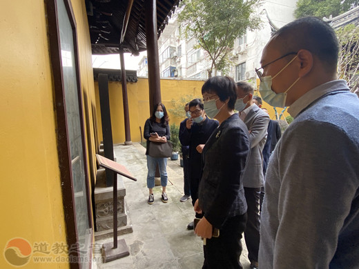 苏州市人大常委会党组成员陈嵘一行到苏州城隍庙视察调研