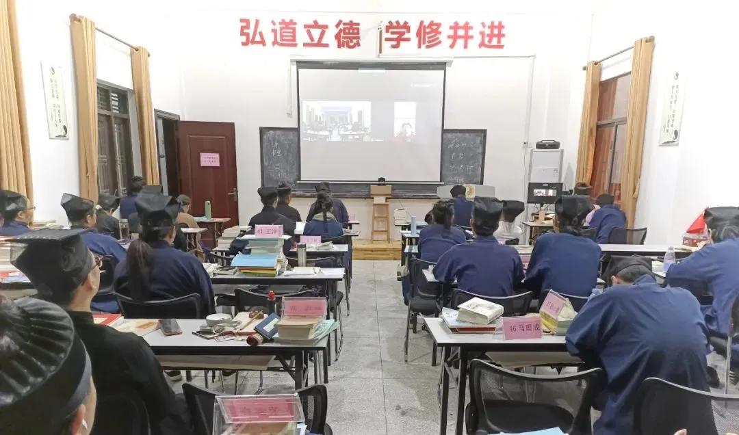 海峡道教学院举行“形势与政策报告会暨校规校纪学习会”