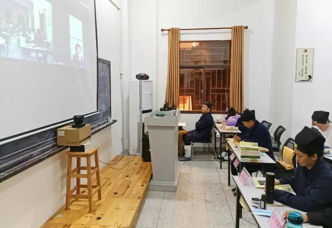海峡道教学院举行“形势与政策报告会暨校规校纪学习会”