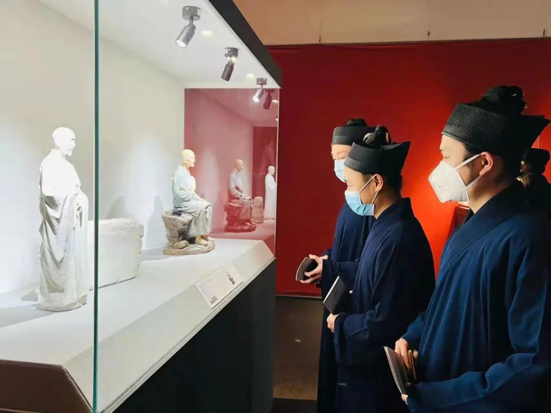 中国道教学院组织全体师生参观福建宗教界与海外华侨爱国故事陶瓷艺术展-道音文化