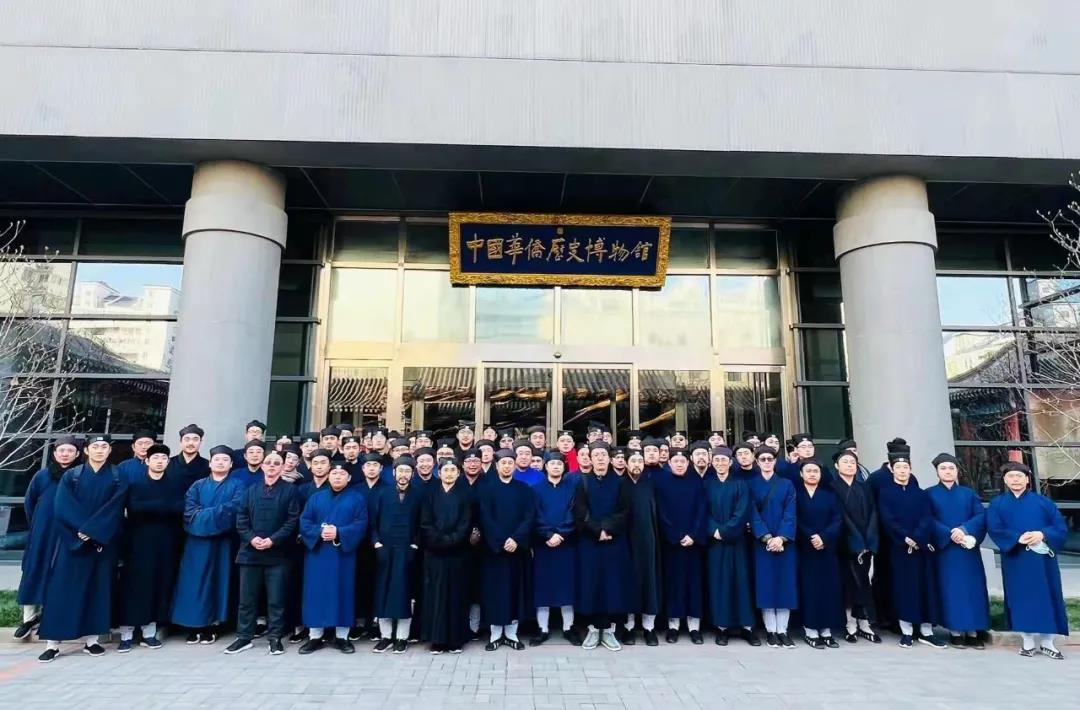 中国道教学院组织全体师生参观福建宗教界与海外华侨爱国故事陶瓷艺术展-道音文化