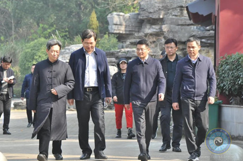 宜春市委常委、统战部部长徐绍荣一行到樟树阁皂山大万寿崇真宫调研