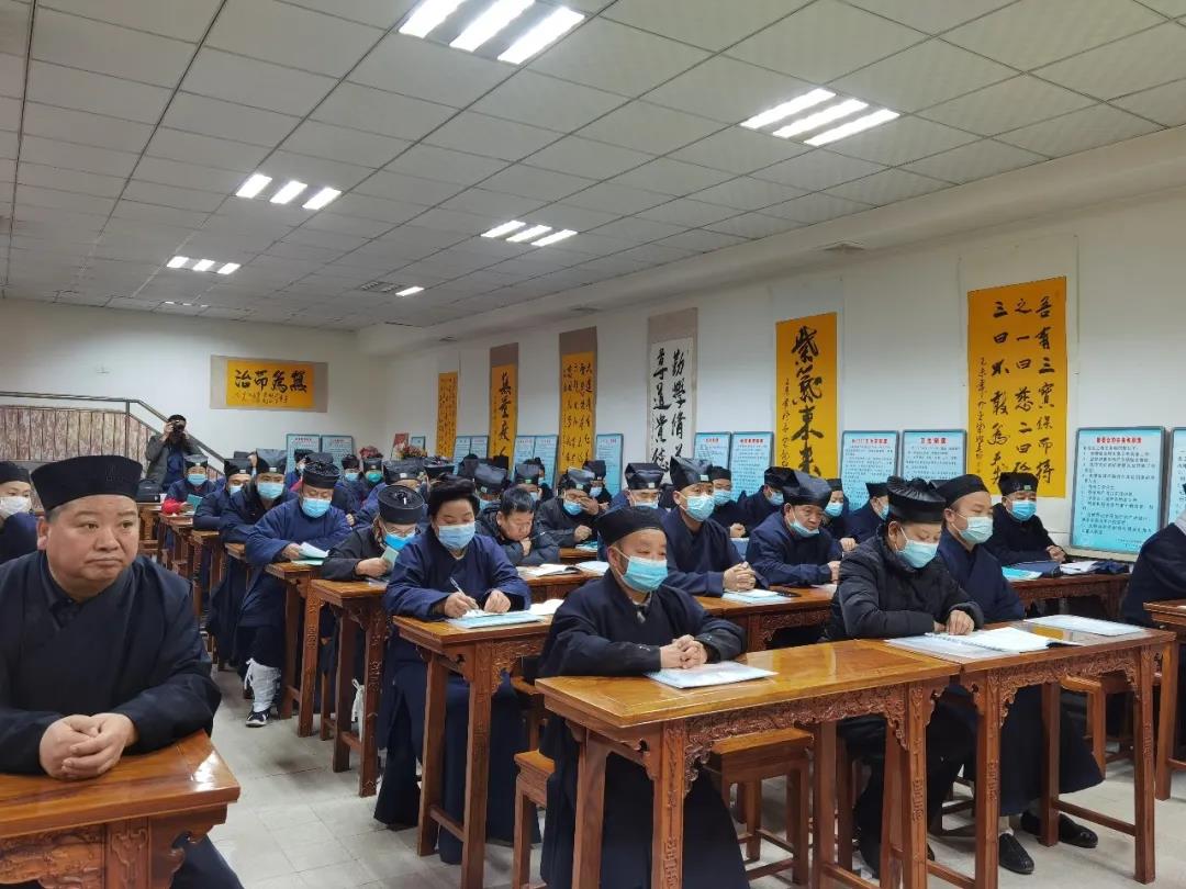 兰州市道教协会召开学习贯彻十九届六中全会暨全国宗教工作会议精神专题会议