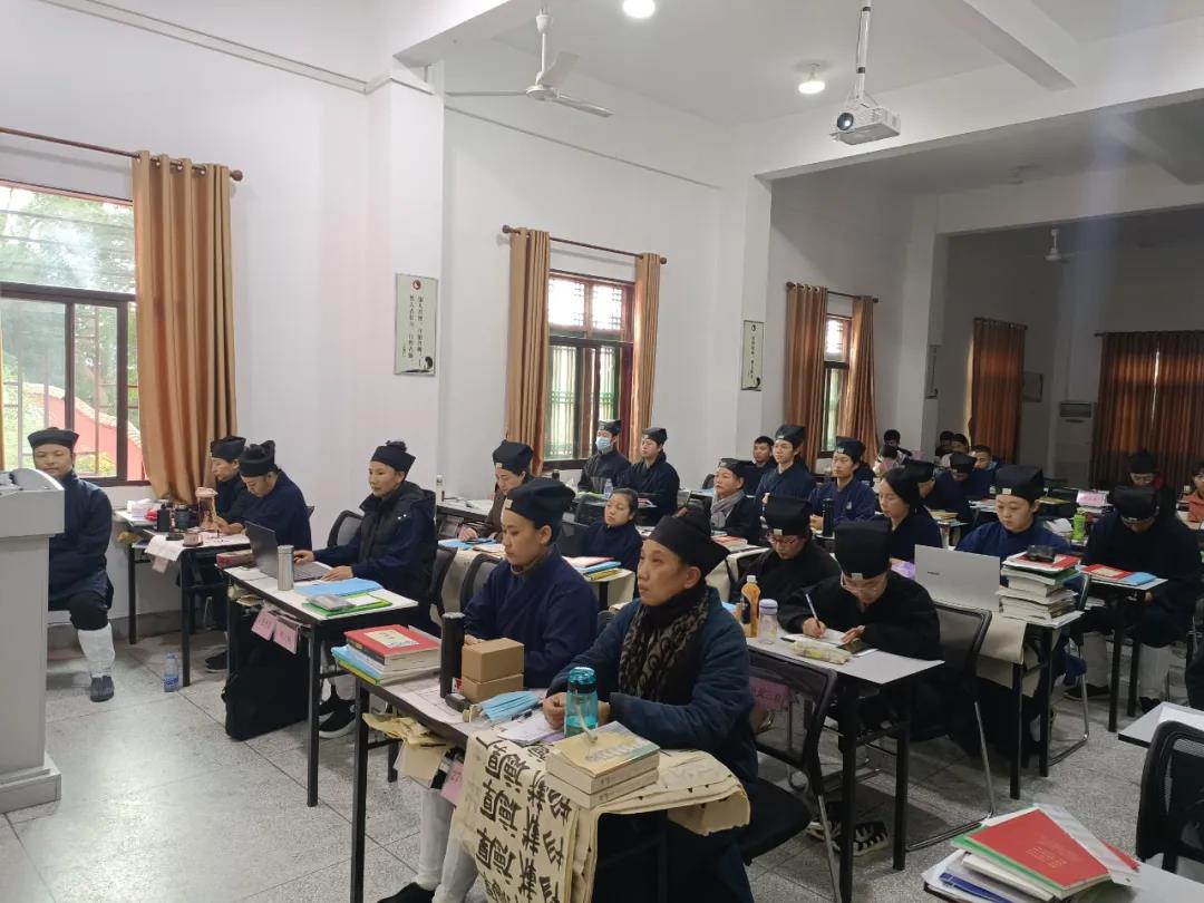 海峡道教学院师生组织学习《互联网宗教信息服务管理办法》