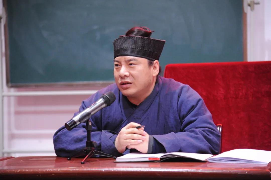 武汉长春观全员学习贯彻全国宗教工作会议精神