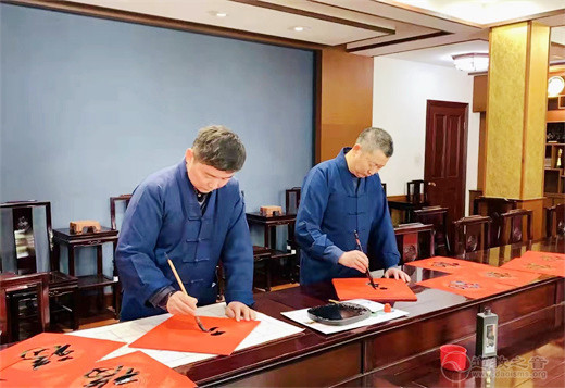 上海白云观举行“送福到万家”福字义赠活动