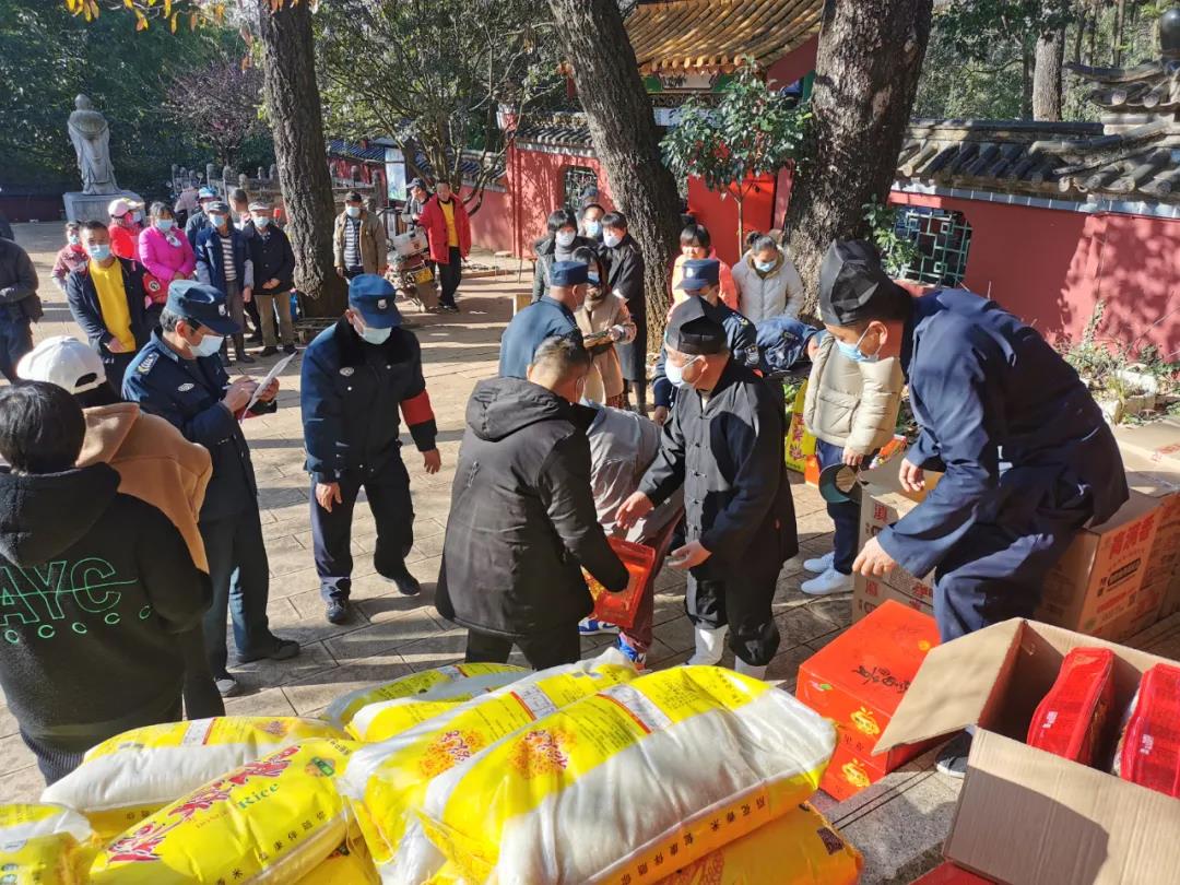 云南省道教协会龙泉观举办“迎新春，送温暖”活动