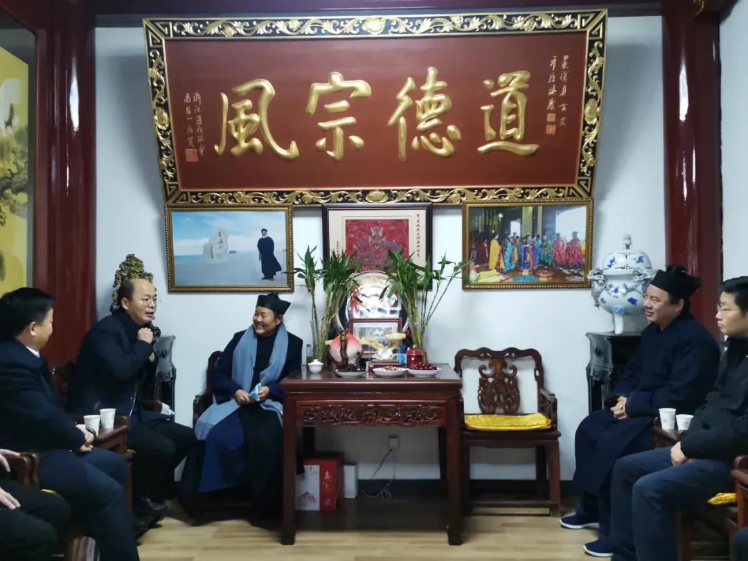 武汉市武昌区政协主席王兴文一行赴长春观走访慰问