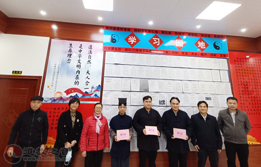 贵港市民宗委副主任覃铁到罗丛岩走访慰问道教界人士