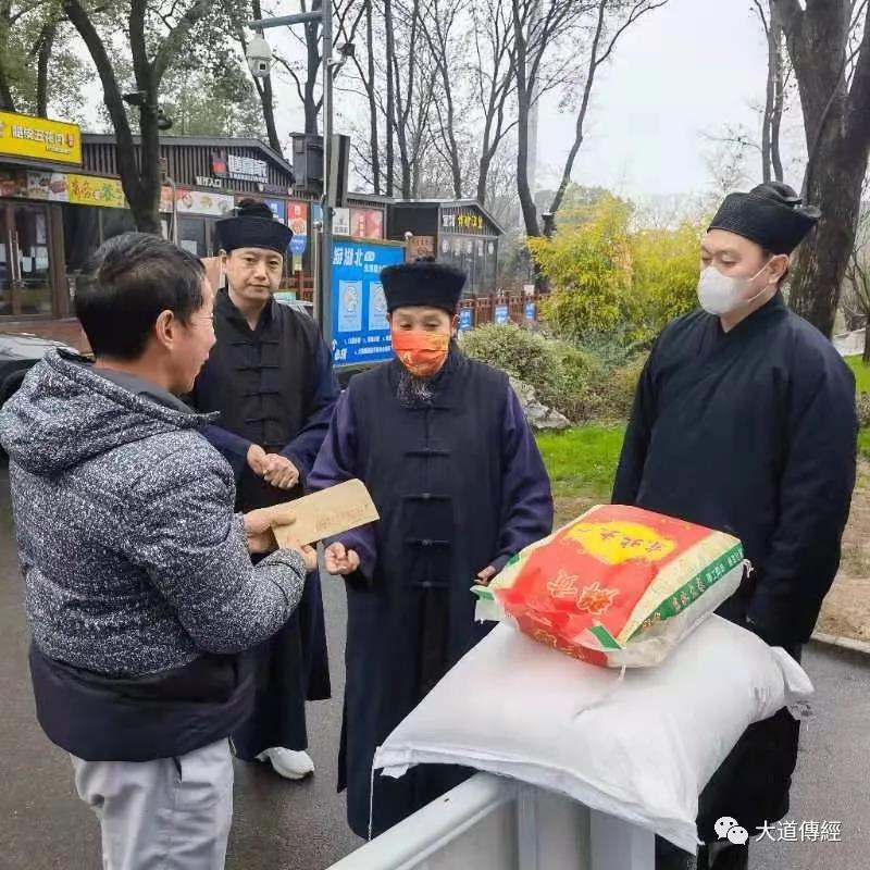 武汉大道观慰问东湖磨山景区困难职工