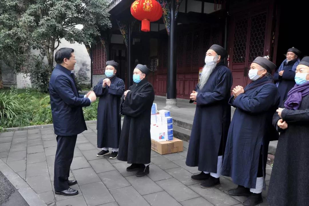 成都市委常委、统战部部长吴凯一行走访慰问成都道教界检查青羊宫防疫及安全工作