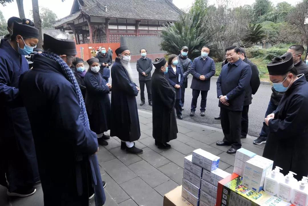 成都市委常委、统战部部长吴凯一行走访慰问成都道教界检查青羊宫防疫及安全工作
